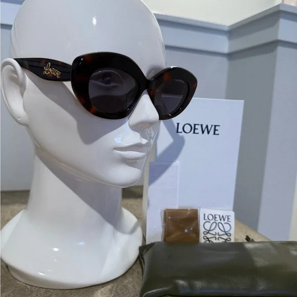 Used Loewe Women's Dark Tortoise Sunglasses LW501531 - Picture 1 of 7